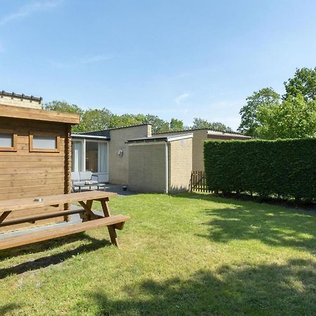 Contemporary Bungalow With Garden Sint Maartensvlotbrug Exterior foto